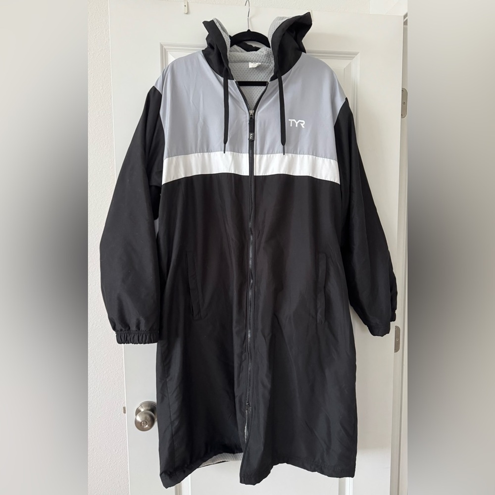 TYR Black and Gray Full-Zip Lined Swim Jacket